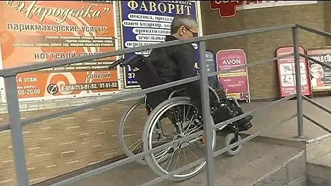 Уссурийцы проверили доступность пандусов для инвалидов