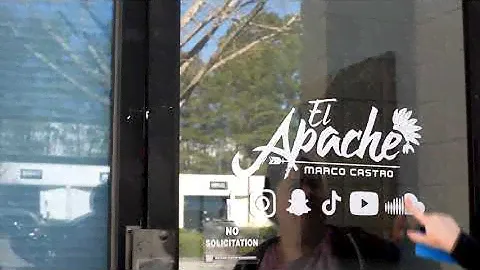 Applying Vinyl Decal | Aplicando la Calcomanía de Vinilo