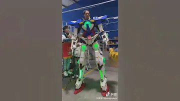 The 2.6M Tall Gundam Exia Cosplay Suit Up! Cosplay made by @zuodaojudega [TikTok].