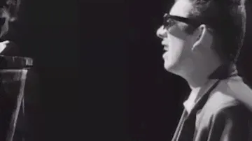The Pogues -  Fairytale Of New York (Official Video)