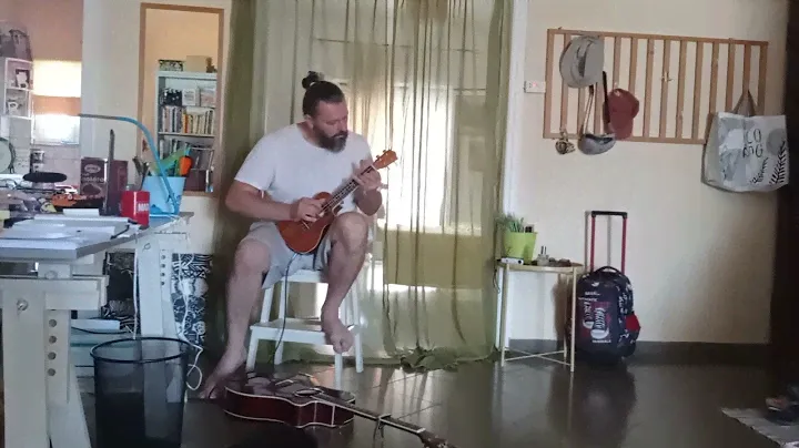 lanikai ma-cec concert ukulele plugged in with effects!