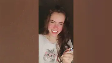 Eu dava cola, eu nunca tirava nota mas n ficava sozinho